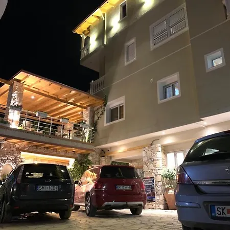رياس 3*